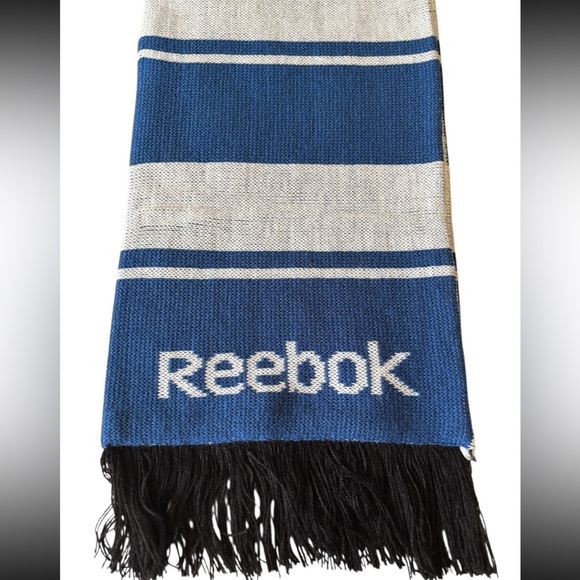 Reebok / NHL Blue and White Winter Classic 100% Acrylic Knit Scarf - Picture 7 of 9